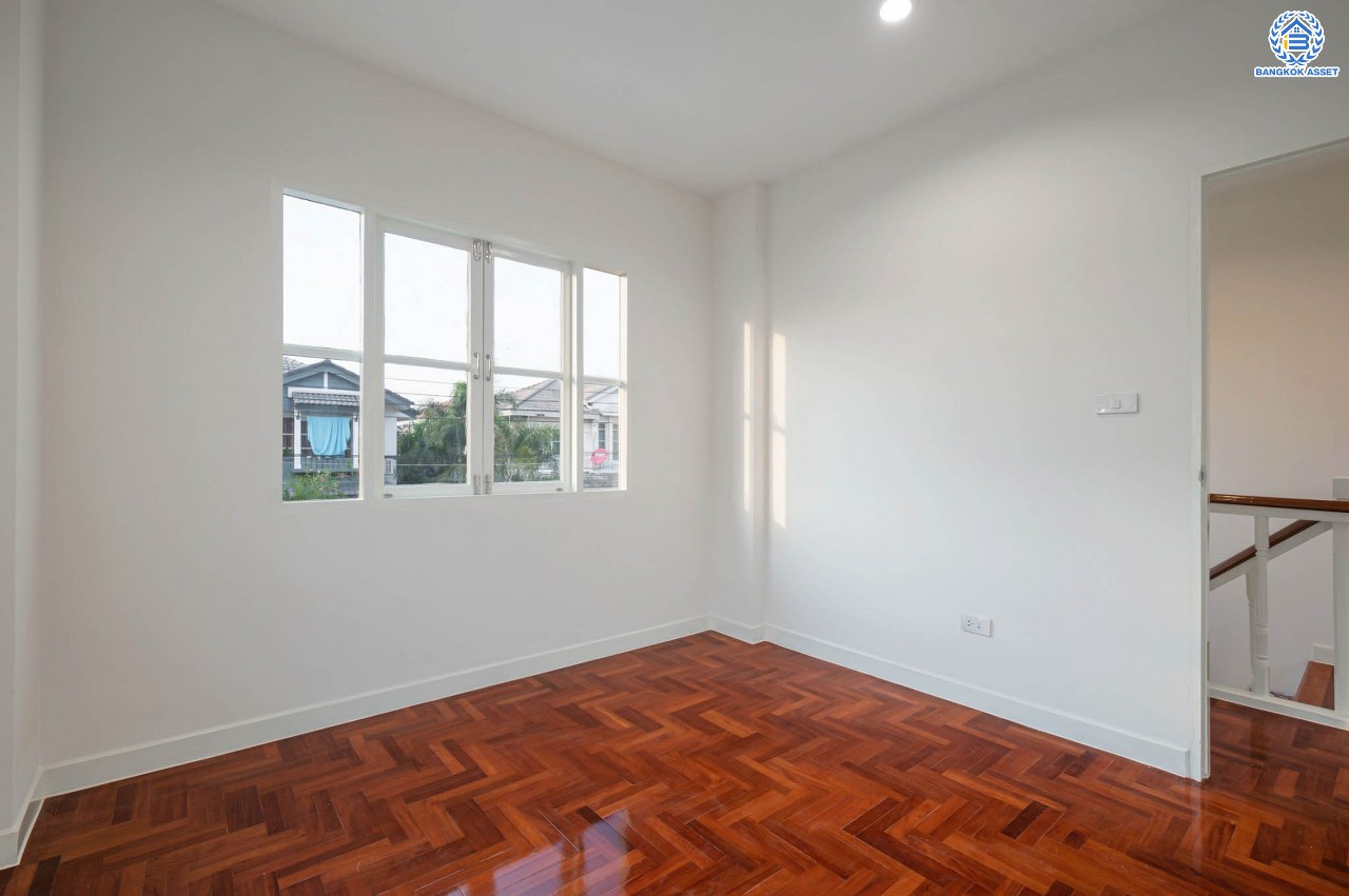 บ้านมือสองตกแต่งใหม่ โครงการ ชลลดา วัดลาดปลาดุก คุณภาพระดับ L&H บนเนื้อที่ 52 ตร.ว. ฟังก์ชัน 3 ห้องนอน 2 ห้องน้ำ 1 ที่จอดรถ สิ่งอำนวยความสะดวกครบครัน บนทำเลศักยภาพ เชื่อมต่อหลายเส้นทาง ใกล้รถไฟฟ้าสายสีม่วง "สถานีคลองบางไผ่" และเซ็นทรัล เวสต์เกต...